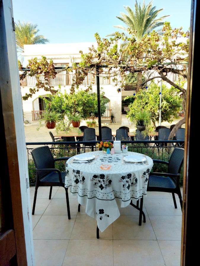 Golden Palms Guest House & Cafe Фамагуста Экстерьер фото